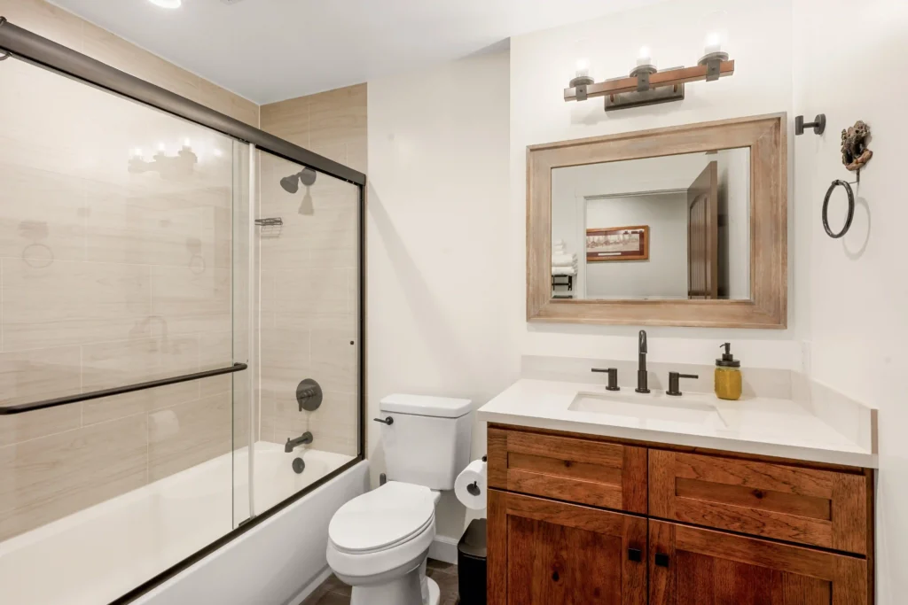 Guest bathroom with full bathroom at Minton Grove Cabin