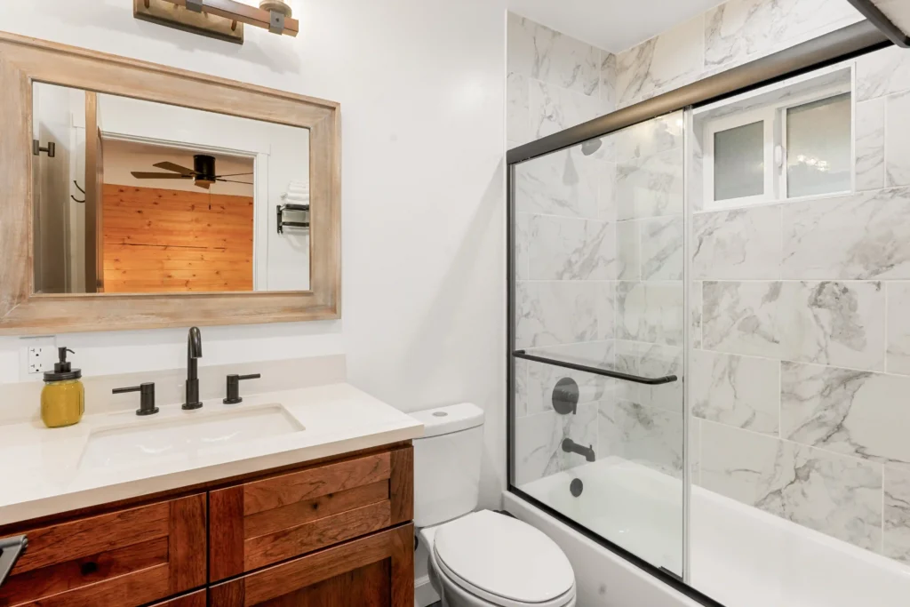 full bathroom in Primary bedroom