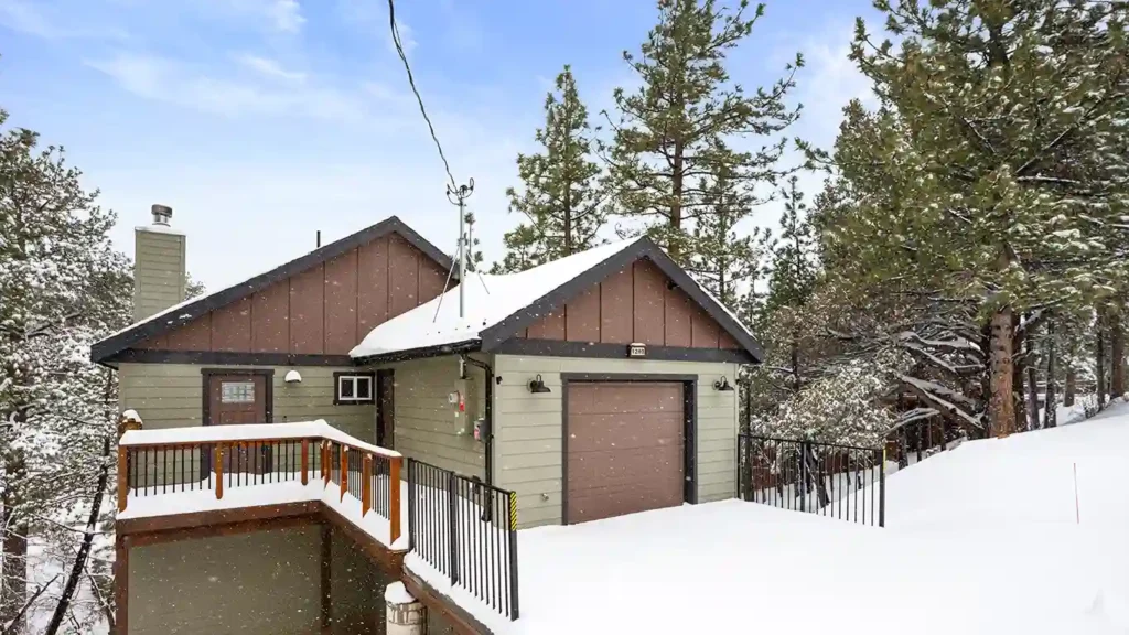 snowy photos of Minton Grove Cabin near Big Bear Mountain CA